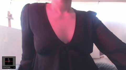 Snapshot of modjo_ chatting on April 9, 10:48 pm Modjo online show from April 9, 10:48 pm