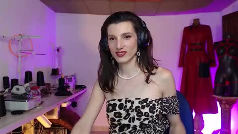 Snapshot of moira_hot chatting on September 11, 7:03 pm moira_hot online show from September 11, 7:03 pm