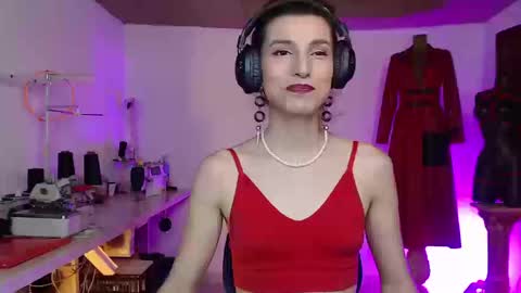 Snapshot of moira_hot chatting on September 17, 7:59 pm moira_hot online show from September 17, 7:59 pm