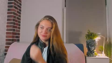 Kylie online show from September 29, 6:24 pm