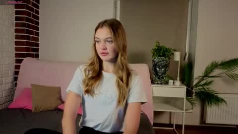 Kylie online show from October 26, 6:14 pm