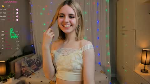 Laura online show from February 12, 1:09 am