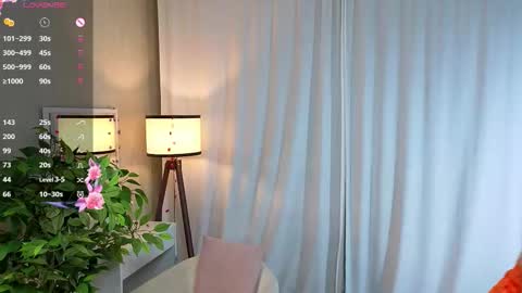 Laura online show from November 18, 11:03 am