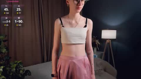 Laura online show from November 30, 1:09 am