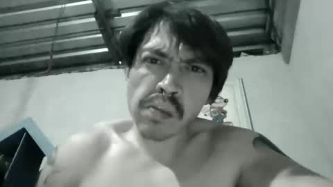 Snapshot of moisesarh27 chatting on February 14, 6:54 am moisesarh27 online show from February 14, 6:54 am