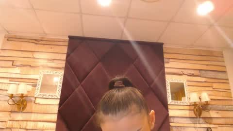 moiyra online show from April 1, 7:20 am