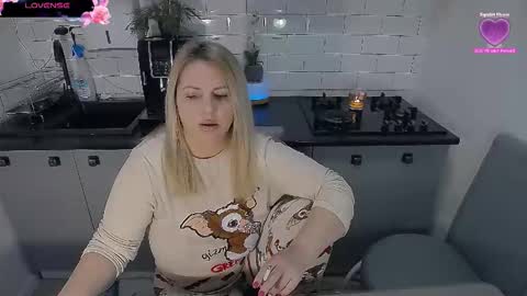 erika online show from December 17, 7:25 am