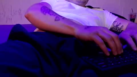 Snapshot of mojozz chatting on April 26, 3:53 pm LookinForFun online show from April 26, 3:53 pm