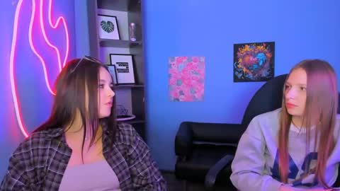 Snapshot of molianna_ chatting on March 18, 2:42 pm anna online show from March 18, 2:42 pm