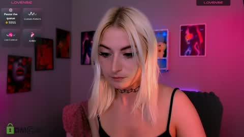 Snapshot of molianna_ chatting on April 6, 7:26 pm anna online show from April 6, 7:26 pm