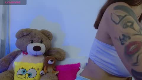 Snapshot of moll1e_ chatting on January 7, 9:46 pm M o L l i E online show from January 7, 9:46 pm