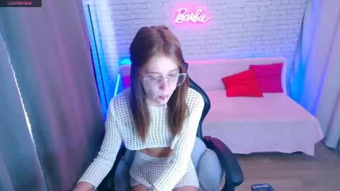 Molly Prvt is open online show from May 22, 2:30 am