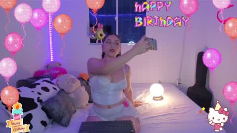 Snapshot of molly_g18 chatting on December 28, 2:33 am MARIANA online show from December 28, 2:33 am