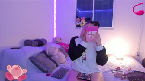 Snapshot of molly_g18 chatting on February 2, 3:43 am MARIANA online show from February 2, 3:43 am