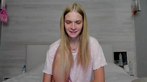 Molly Hunt online show from September 22, 3:30 am