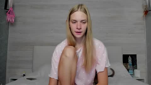 Molly Hunt online show from September 29, 4:17 am