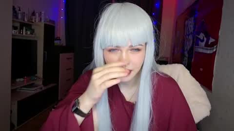 molly_kinkli online show from April 27, 7:01 pm