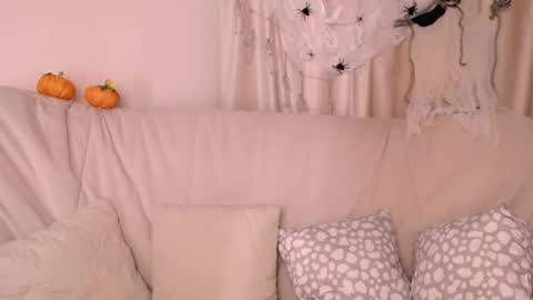 molly_kisss online show from October 18, 9:21 am