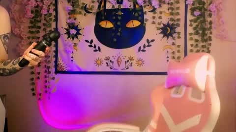 molly_kisss online show from April 26, 4:10 am