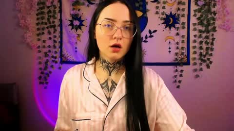 molly_kisss online show from May 7, 5:46 am