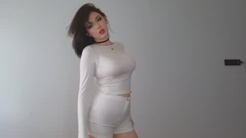 Snapshot of molly_millerr chatting on June 15, 2:08 pm molly_millerr online show from June 15, 2:08 pm