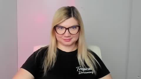 Molly online show from September 17, 11:45 am