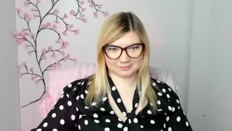 Molly online show from December 18, 12:55 pm