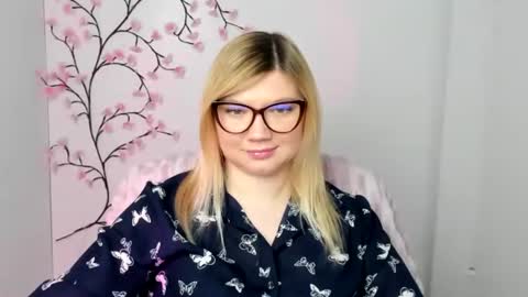 Molly online show from December 19, 1:29 pm