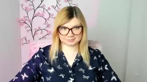 Molly online show from April 1, 11:33 am