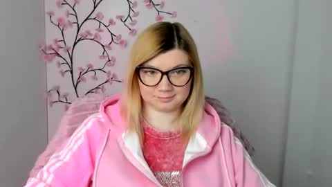 Molly online show from May 2, 11:37 am