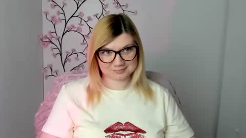 Molly online show from May 8, 11:37 am
