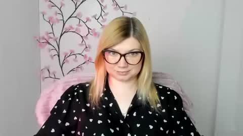 Molly online show from May 11, 11:49 am