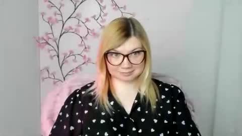 Molly online show from May 11, 2:45 pm