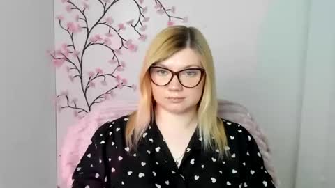 Molly online show from May 11, 4:04 pm