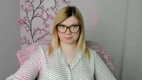 Molly online show from May 12, 11:51 am