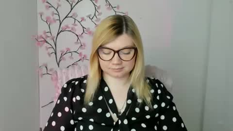 Molly online show from May 17, 11:39 am