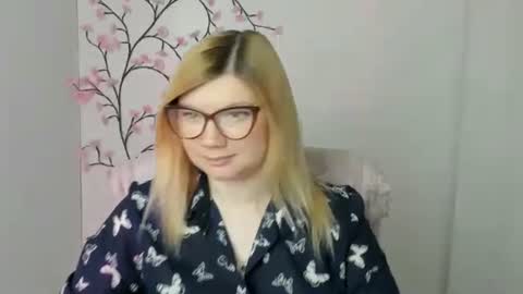 Molly online show from May 18, 11:38 am