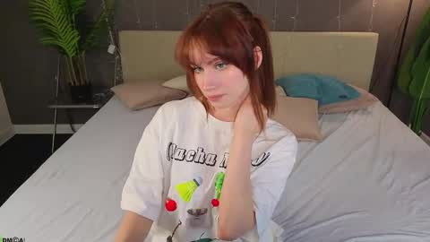 Snapshot of molly_rougge chatting on April 29, 12:16 am Molly online show from April 29, 12:16 am