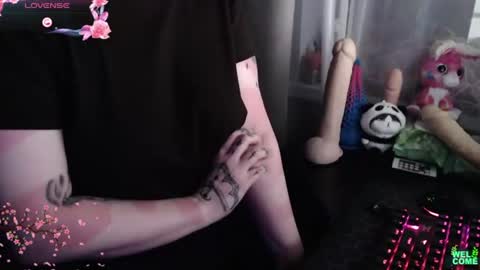 Snapshot of molly_royse chatting on June 16, 2:25 am I have new photos come and see with love Molly online show from June 16, 2:25 am