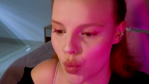 Snapshot of mollybossy chatting on April 1, 5:19 am Molly online show from April 1, 5:19 am