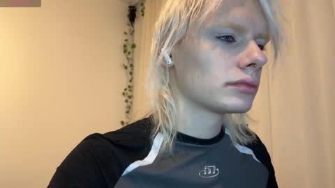 Snapshot of mollychloe chatting on November 19, 9:48 pm mollychloe online show from November 19, 9:48 pm