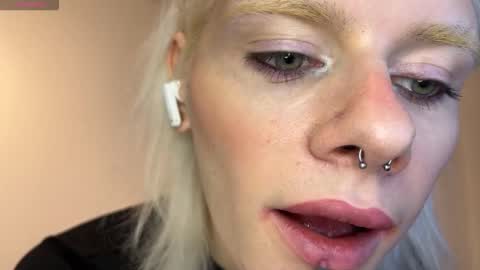 Snapshot of mollychloe chatting on November 20, 6:29 pm mollychloe online show from November 20, 6:29 pm