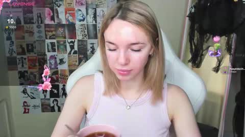 Molly online show from November 1, 8:49 am