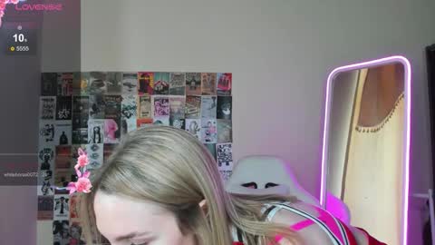 Molly online show from November 2, 8:28 am