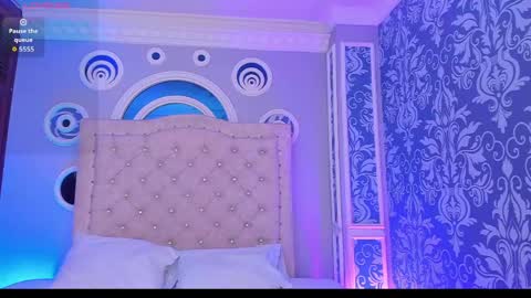 Snapshot of mollydoll_amour chatting on May 25, 12:00 pm MollyDoll online show from May 25, 12:00 pm