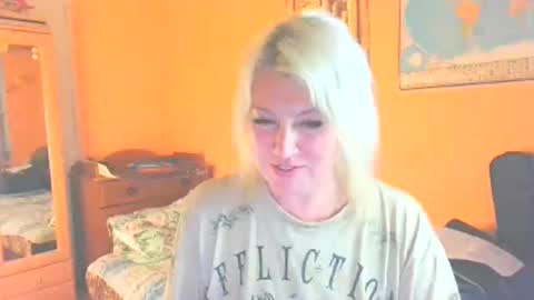 Mollyjoyq online show from May 21, 6:48 pm