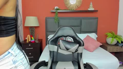 Snapshot of mollylove_ chatting on October 23, 11:53 am mollylove_ online show from October 23, 11:53 am