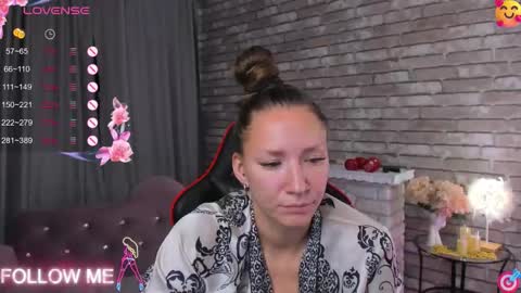 hi im Molly heregreat boobs big heart  warm pussy  online show from October 9, 2:09 am