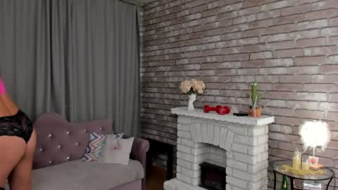 hi im Molly heregreat boobs big heart  warm pussy  online show from May 19, 12:05 am