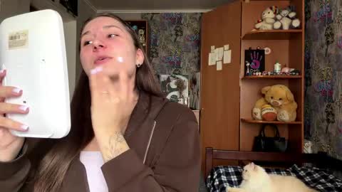 Molly online show from June 7, 8:18 am
